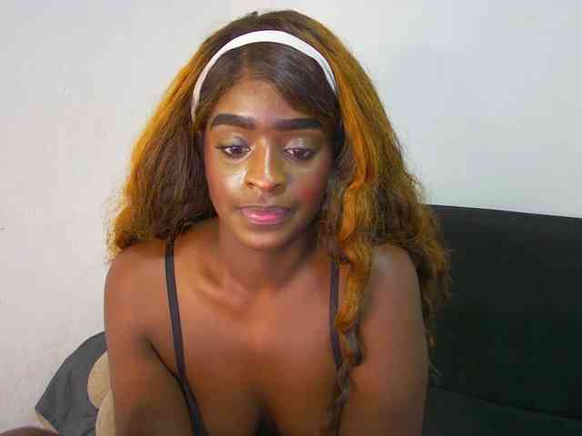 Amara__R1 webcam