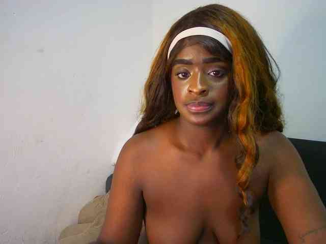 Amara__R1 webcam