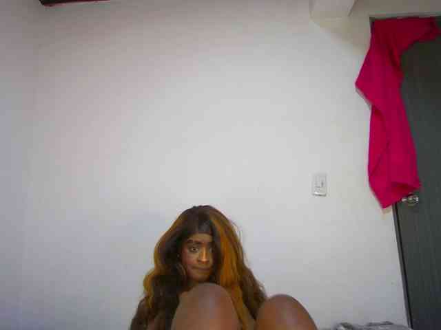 Amara__R1 webcam