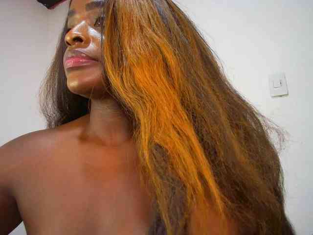 Amara__R1 webcam