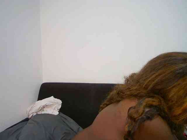 Amara__R1 webcam