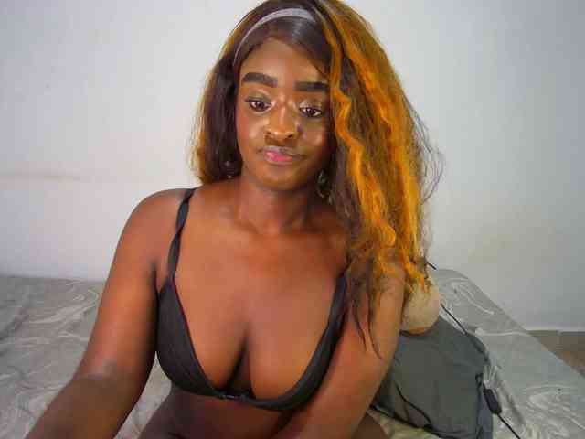 Amara__R1 webcam