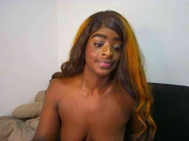 Amara__R1 webcam