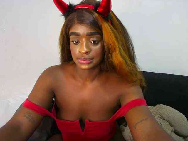 Amara__R1 webcam