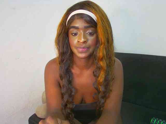 Amara__R1 webcam