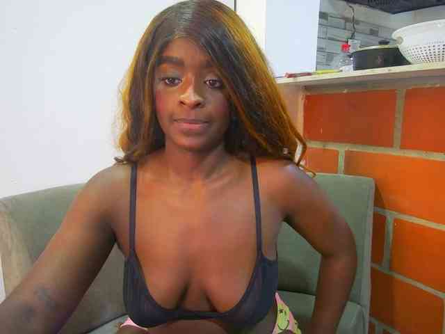 Amara__R1 webcam