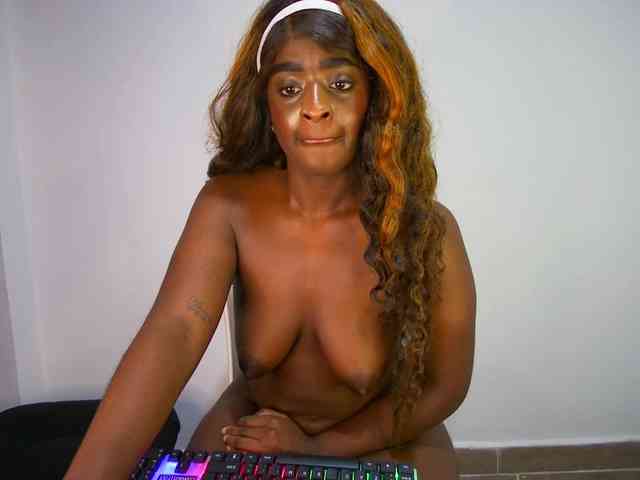 Amara__R1 webcam