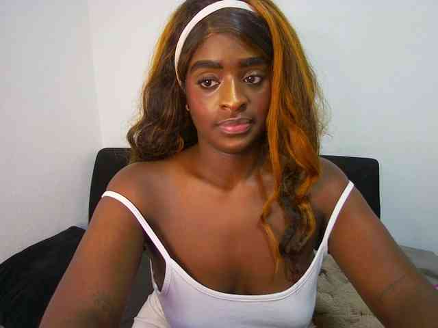Amara__R1 webcam
