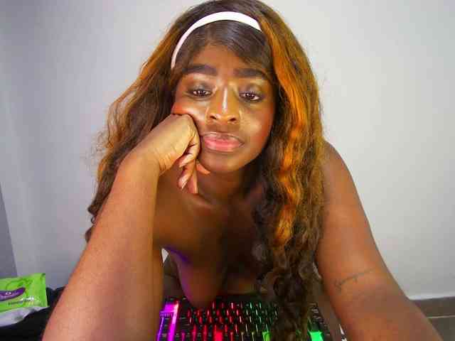 Amara__R1 webcam