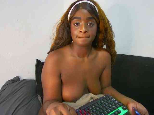 Amara__R1 webcam