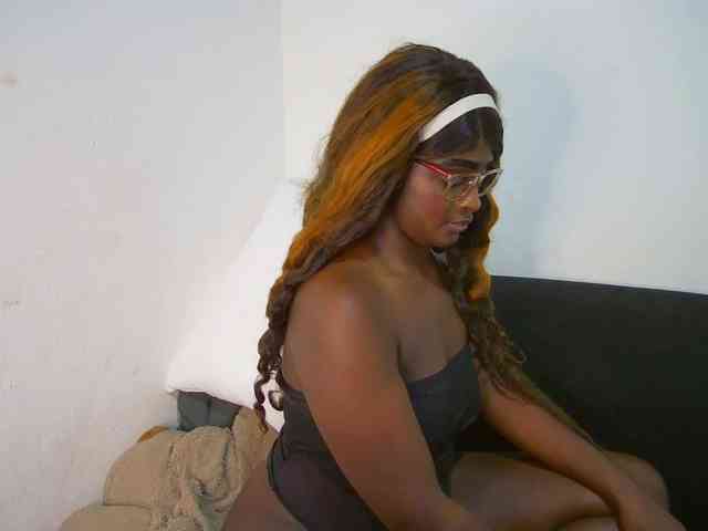 Amara__R1 webcam