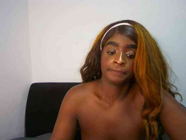 Amara__R1 webcam