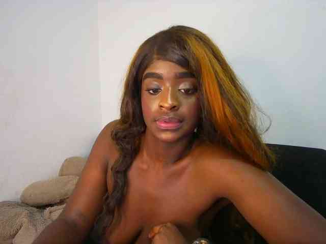 Amara__R1 webcam