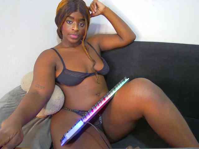 Amara__R1 webcam