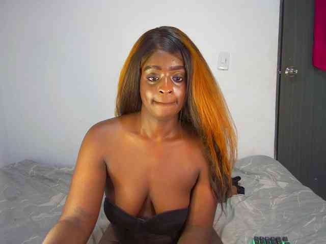 Amara__R1 webcam