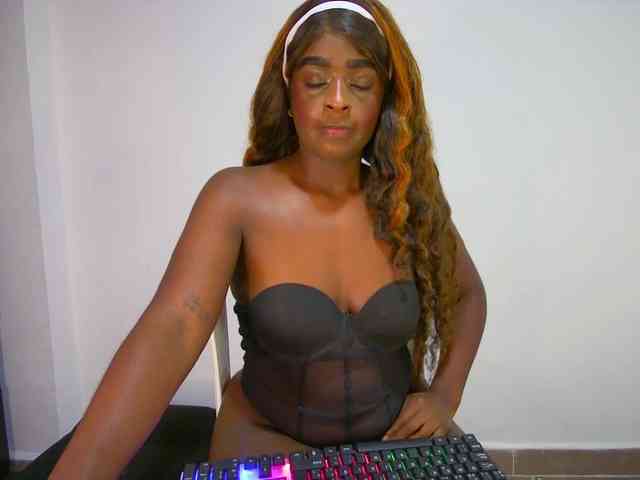 Amara__R1 webcam