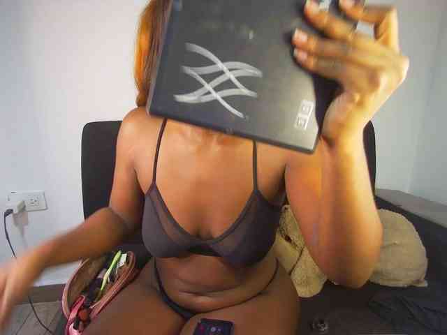 HannahCox19 webcam