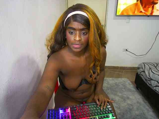 Amara__R1 webcam