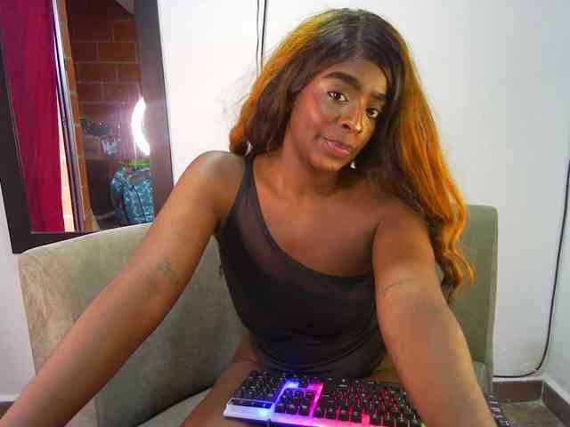Amara__R1 webcam