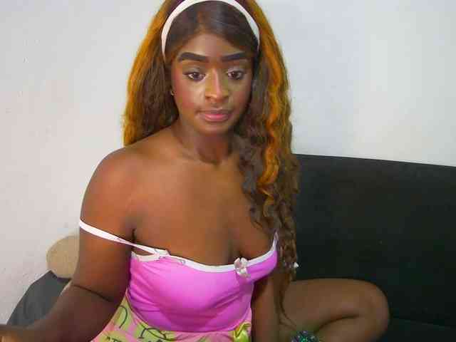 Amara__R1 webcam