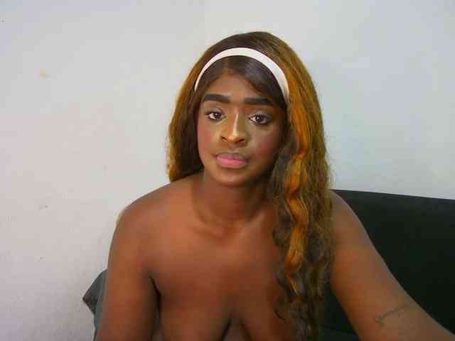 Amara__R1 webcam