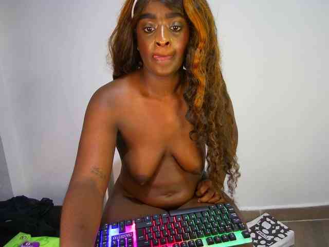 Amara__R1 webcam