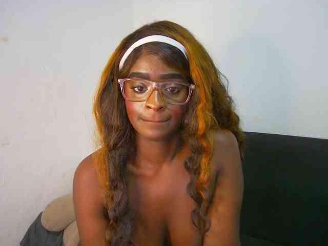 Amara__R1 webcam