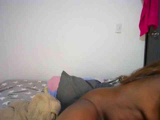 Amara__R1 webcam