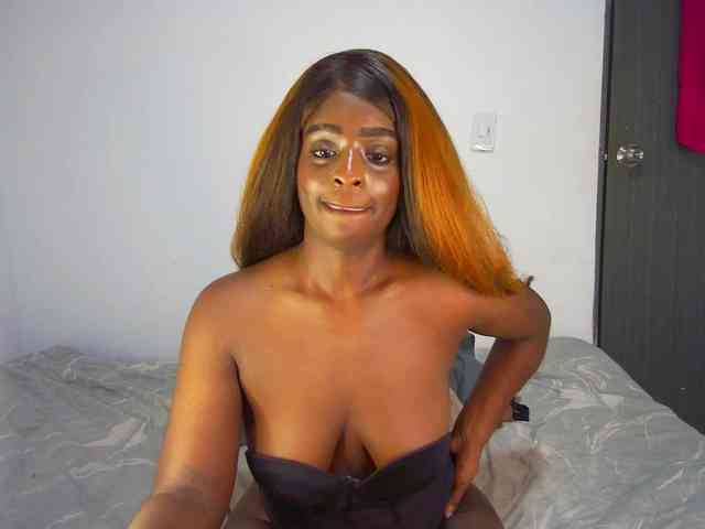 Amara__R1 webcam