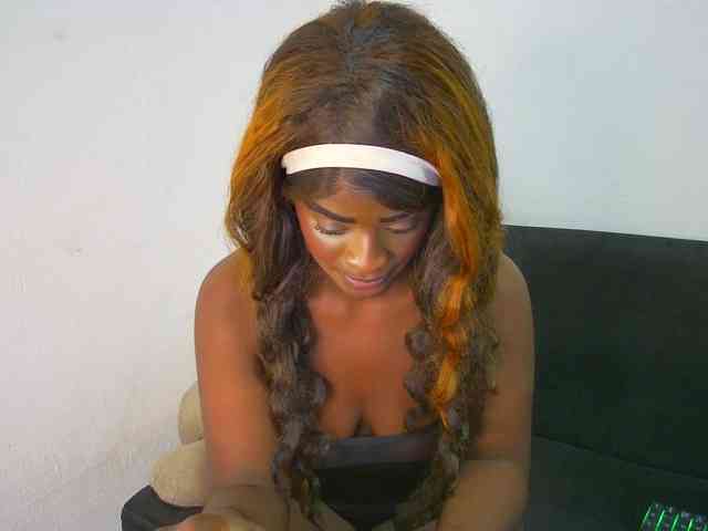 Amara__R1 webcam
