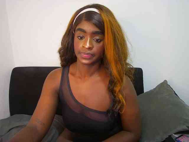 Amara__R1 webcam
