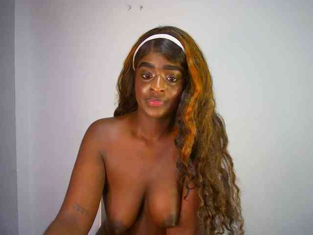 Amara__R1 webcam