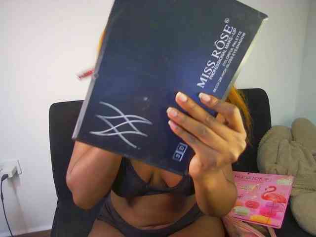 HannahCox19 webcam