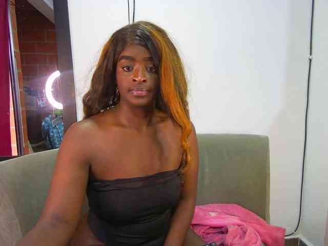 Amara__R1 webcam