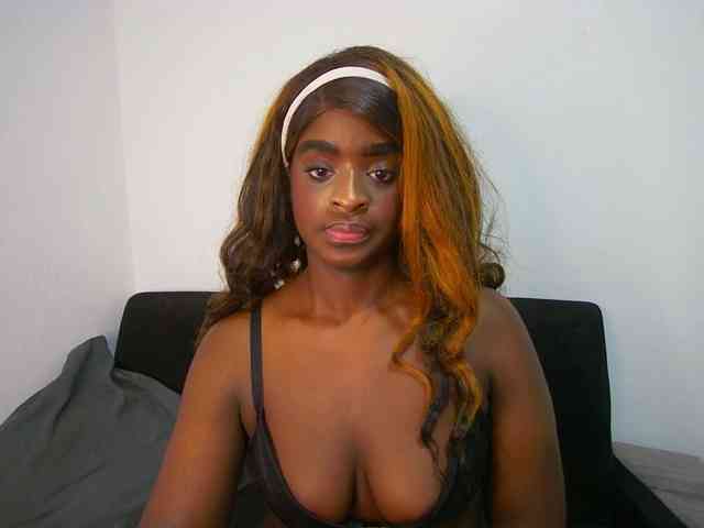 Amara__R1 webcam