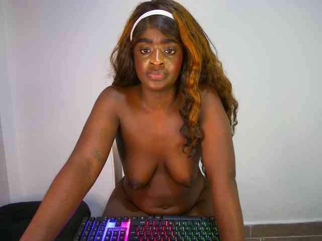 Amara__R1 webcam