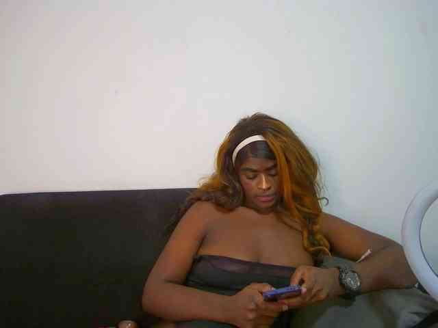 Amara__R1 webcam