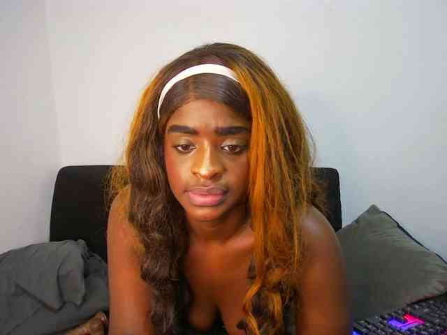 Amara__R1 webcam