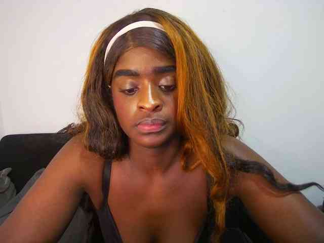 Amara__R1 webcam