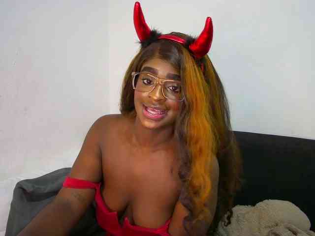 Amara__R1 webcam