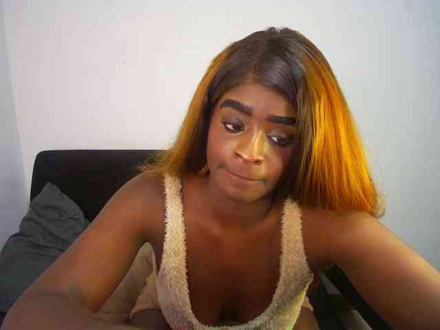 Amara__R1 webcam
