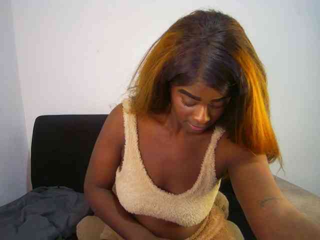 Amara__R1 webcam