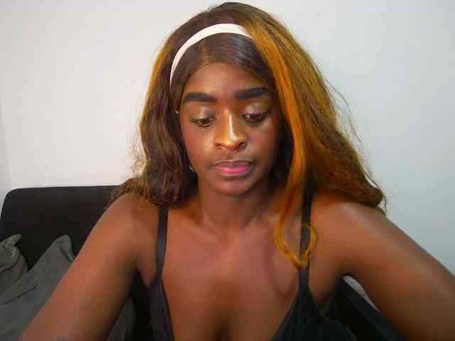 Amara__R1 webcam