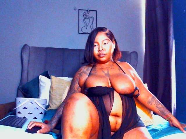 PearBlu38 live cam on BongaCams