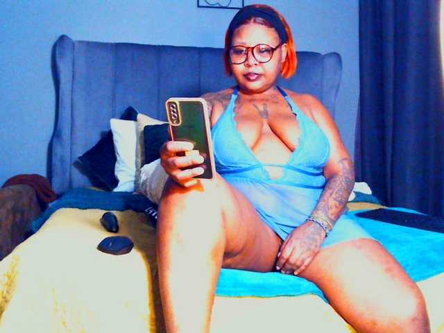 PearBlu38 live cam on BongaCams