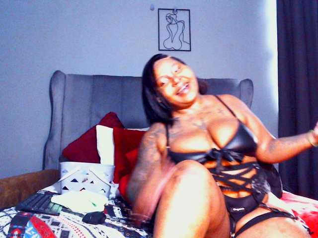 PearBlu38 live cam on BongaCams
