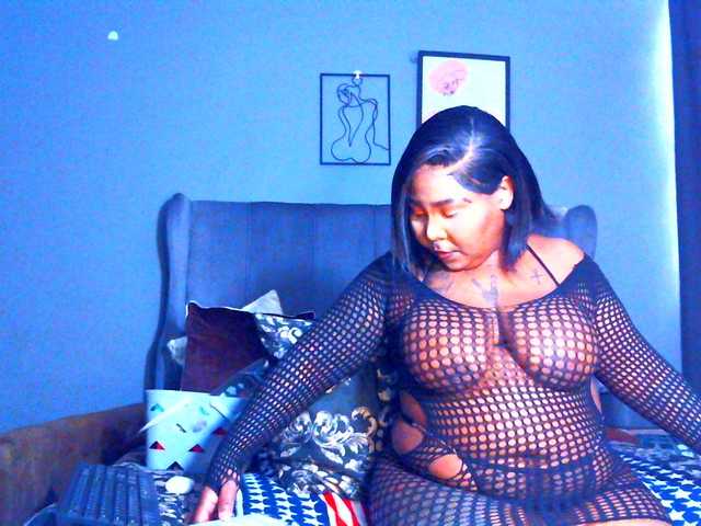 PearBlu38 live cam on BongaCams