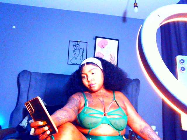 PearBlu38 live cam on BongaCams