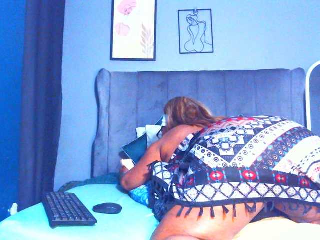 PearBlu38 live cam on BongaCams