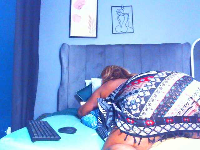 PearBlu38 live cam on BongaCams